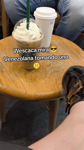 Venezolana tomando uno en West Col