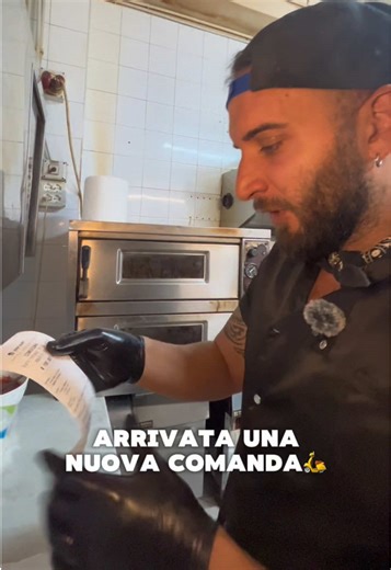 Calzone bello caldo pronto🔥 🌾 Il nostro calzone, SENZA GLUTINE, ti aspetta! 📍Prenota ora, ti aspettiamo in Viale Piemonte 58, Palermo #palermo #pizza #senzaglutine #perte #fyp