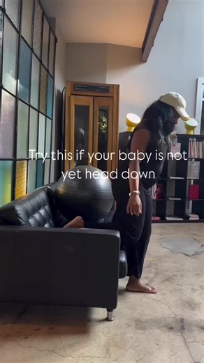 Forward-leaning inversions can be an effective way to encourage baby to turn head down for optimal positioning! Here’s how to safely practice it: 🤸🏽‍♀️Start on your knees at the edge of a couch or sturdy surface. 🤸🏽‍♀️Lower your arms and chest to the floor, keeping your hips elevated. 🤸🏽‍♀️Hold this position for 30 seconds to 1 minute, allowing gravity to create space in the uterus. 🤸🏽‍♀️Carefully rise back up, taking your time. 🗣️Best practices: Make sure to have support nearby, especi