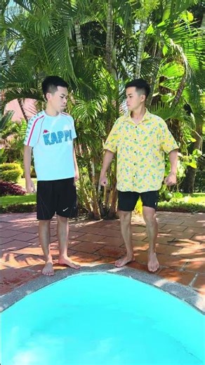 SH - Vũ điệu bàn chân bên hồ bơi mini || Dance foot cover #shorts