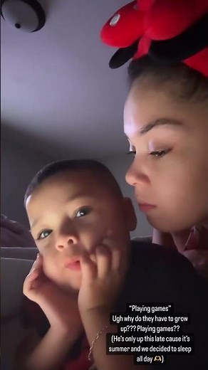 gekyume playing games while with his mom jenesis Sanchez