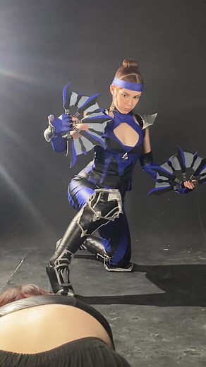 Kitana Cosplay from Mortal Kombat 11