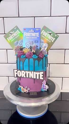 Fortnite 💜 🩵 🖤 what a cake for a kid who loves Fortnite #fortnite #fortnitecake #vbuck #vbucks #fortnite #battlebus #birthdaycakes #birthdayboy | bebbiesbakes