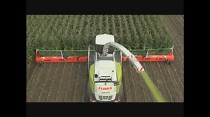 世界最大級のクラース社のハーベストとデントコーン収穫アタッチメント