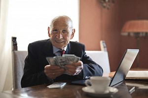 MLM Scam: the Ultimate Guide on How to Avoid a Pyramid Scheme