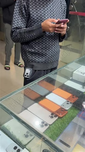 17 Pro max Orange colour to silver colour Jis ko orange nhi pasand wo silver bna rha 🤣🤣🤣🤣🤣🤣🤣🤣@🦅 Haseeb Mobile Bahria 🦅 #haseebarmy #haseebmobilebahria #haseebmobileshop #haseebmobilepk #vivopakistan