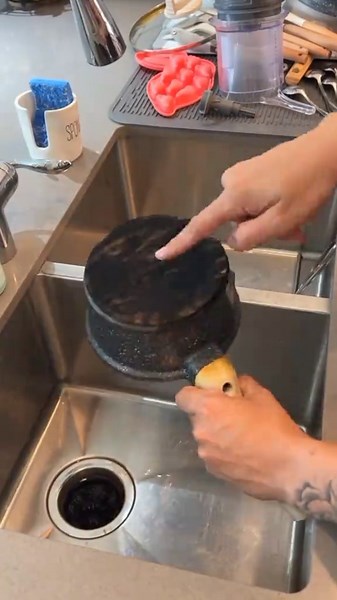 ላይ የጥርስ ሳሙና በመጨመር ብቻ ደስታ