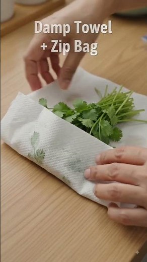 How to Keep Green Coriander Fresh for 30 Days 🌿 | Best Cilantro Storage Hack #shrots #kitchenhacks