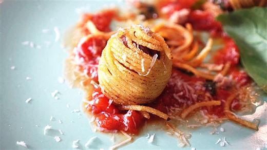 Deep-fried spaghetti and meatballs: Crispy & delicious recipe