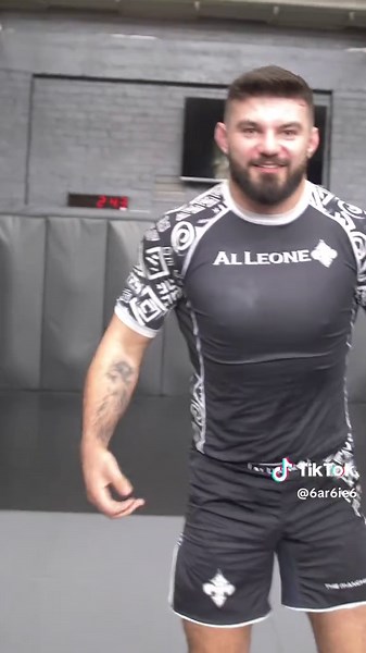 First Time Trying Jiu Jitsu Against a Black Belt