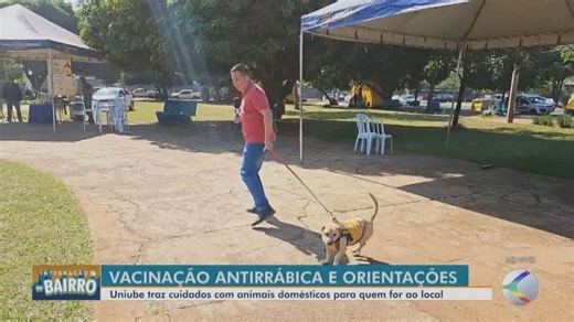 Hospital Veterinário da Uniube vacinou e vermifugou cães e gatos na Praça Pôr do Sol
