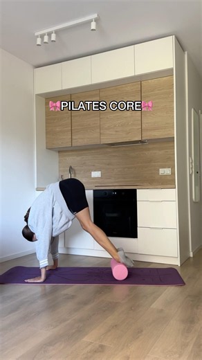 Zestaw ćwiczeń, które idealnie wzmocnią twoje mieszkanie brzucha oraz core🦾 #homeworkout #pilates