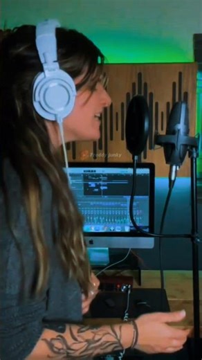 Here I Am Once Again - Kelly Clarkson ( Behind These Hazel Eyes ) Christina Rotondo Cover