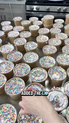 I was expecting some really hard cake trend when I saw the name Dot’s Cake. Something would like a whole bunch of dots on a cake that would take me hours to create. But I was surprised when it was just a simple cake with sprinkles. I do love the Jimmy sprinkles better though. Which ones do you like more? #Dotcake #dotscake #jimmysprinkles #sprinklecake #cakecakecake