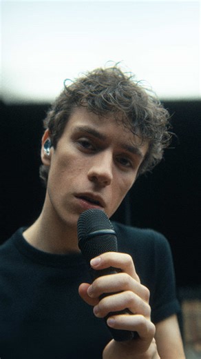 It's the 'Crossroads' to Vienna - straight from Studio 5! ➡️ Daniel Zizka gives us a performance of his #Eurovision song for Czechia 🇨🇿 Unlock exclusive #Eurovision2026 news, early access to tickets and more by creating a free Eurofan account at eurovision.com