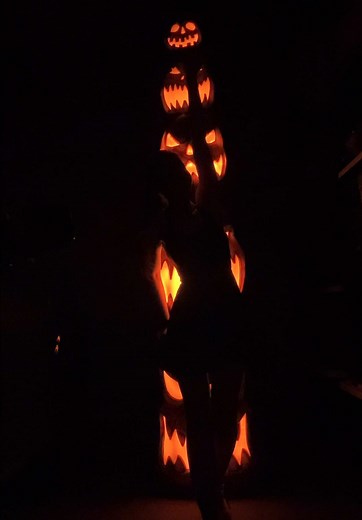 Creepy Cool: 8.5 Foot Pumpkin Stacks for Halloween