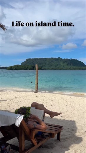 This is what a holiday at Aore Island Resort actually feels like… slow mornings, clear water, barefoot paths, snorkelling straight off the beach and days shaped by the ocean, not a schedule. 🌊✨ We’re a small, family-run tropical resort on Aore Island in Espiritu Santo, Vanuatu, and what you see here is exactly what our guests experience. A natural island environment, calm beaches, warm water and real island life which is simple, relaxed and unfiltered. From swimming and snorkelling right out fr