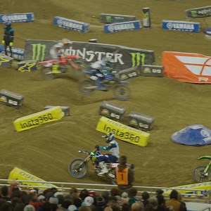 155K views · 3.4K reactions | The restart battle in Detroit following the red flag in the 250 Main Event ➡️ We’d love to see the heart rates during those 3 laps to the finish   @filmguytom @supercrosslive @supermotocross #SMX #SupercrossLIVE | Racer X Illustrated | Facebook