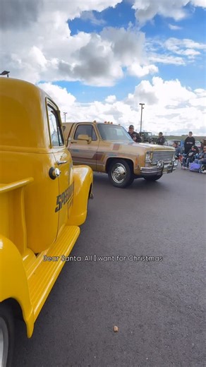 Last minute gift idea 🎁 Toby Tuttle’s 1976 Chevy Dually & 1978 Kona 🏆 Classic Truck Performance Magazine Award 📍 28th @speedwaymotorsinc Southwest Nationals #goodguys25 #chevy #goodguyscarshow #goodguys #squarebodysyndicate | Goodguys Rod & Custom Association
