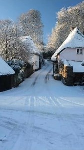 Cockington in Devon is a picture-perfect village with thatched cottages, flower-filled lanes, and a peaceful countryside feel. #travel #uktravel | UK Hidden Gems