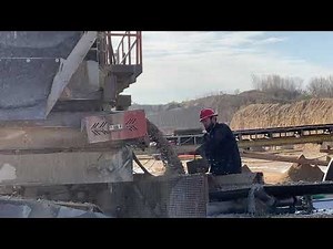 Sampling from Conveyor Belt Discharge - Single Sampler