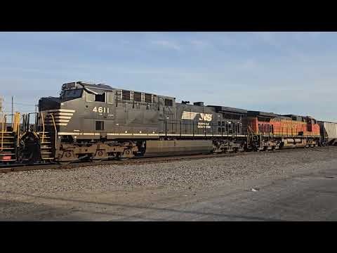 CSX 801 Leads BNSF LCHI656