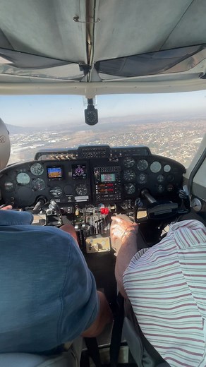 Cessna 310-K straight-in approach, Landing RWY 25 at KAJO Corona Airport | Josephfiel Rivera Geniza