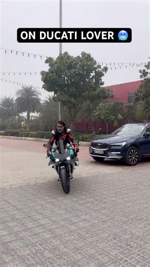 ON #ducatipanigale #v4 #trending #popular #superbike #shorts #zx10r #automobile #reaction #viral ✅