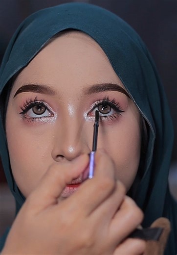 Tutorial Makeup Raya Menggunakan Produk Tempatan