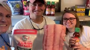 Happy Labor Day weekend! We’re here and open till 5! Come down and pick up some fresh local shrimp, fish, or yummy blue crabs! We’ve got all you need for your seafood feast!! Hope you all have a happy Saturday!! 🦐🦀🐠🇺🇸 | Edisto Seafood