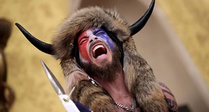 'Q-Shaman', líder de la toma del Capitolio y seguidor de 'QAnon', una teoría de conspiración