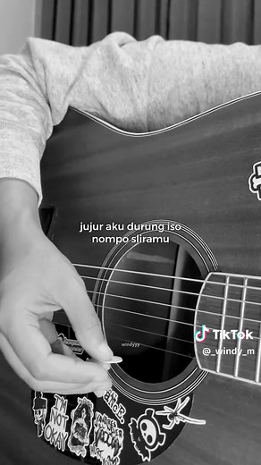 Tresno Liyane: Gitar Cover dan Lirik