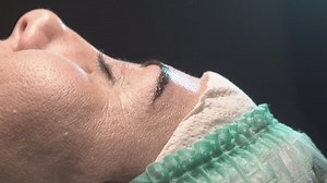 Dans le salon de beauté aux : vidéo de stock (100 % libre de droit) 1047069901 | Shutterstock