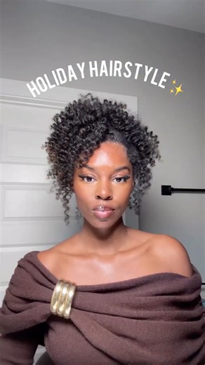 Andrea Reed on Instagram: "Happy holidays ✨ I’m grateful for all the beautiful people that support my channel and continue to support it. Love you guys more than you know 🫶🏾 Also grateful for my beautiful family & friends! Happy thanksgiving to you and your family 🤎 ✨ This holiday hairstyle was done with the Curlsmith wand! I did blow dry it before I used the wand curl. It came out beautifully. Full video will be on my YouTube 🥰 #holidays #thanksgiving🦃 #thanksgivinghair"