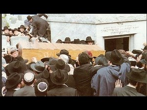 3 tamuz 5754 1994 - american reports TV news about the funeral of the rebbe of Lubavitch. rare video