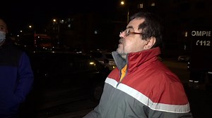 A mutat un sac în subsolul blocului, din care a început să curgă un lichid care s-a transformat în biluțe. Reacția bărbatului