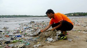 93K views · 1.2K reactions | Afroz Shah has been leading the World's Largest Beach Clean-Up for 100 weeks. 7.2 million kilograms of trash later, he and the Versova Resident Volunteers are working harder than ever for our environment. Join Afroz & commit to #BeatPollution: beatpollution.org #CleanSeas | UN Environment Programme | Facebook