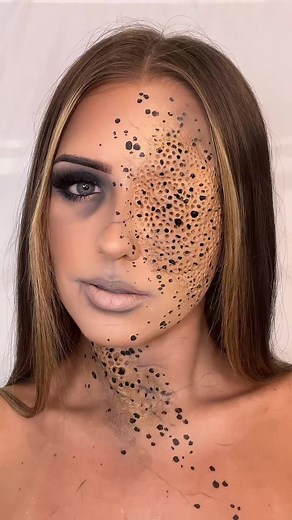 PHOBIAS AS MAKEUP: TRYPOPHOBIA🕳 The process of the look…👀 ib @makeuppbyruthie @natashajanewood #fyp #phobia #trypophobia #makeup #sfx #sfxmakeup