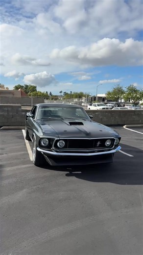 𝗙𝗮𝘀𝘁𝗲𝗿 𝘁𝗵𝗮𝗻 𝗦𝗮𝗻𝘁𝗮'𝘀 𝘀𝗹𝗲𝗶𝗴𝗵?! 🎅🦌 No rain deer...but it's got plenty of horse power! Want it? | Restomods