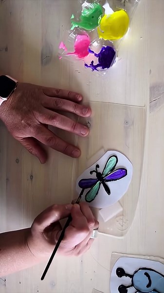 Grab your leftover plastic containers for this GENIUS garden decor idea!