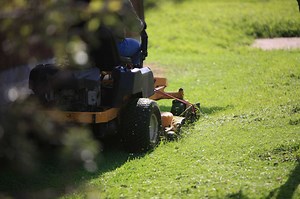How to Remove the Front Wheels on a John Deere Riding Mower
