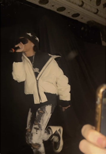 Che Takes the Stage with Sahbabii at Underground Concert