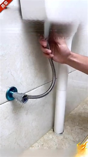 Suriin kung ang tangke ng iyong inidoro ay may naka-install na check valve. #inidoro #one-waycheckvalve #toiletcheckvalve #toiletwaterbackflow