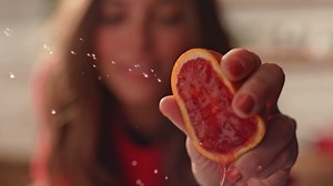 Amazon.com: SodaStream Art Sparkling Water Maker (Black) with CO2 and Dishwasher Safe Bottle: Home & Kitchen