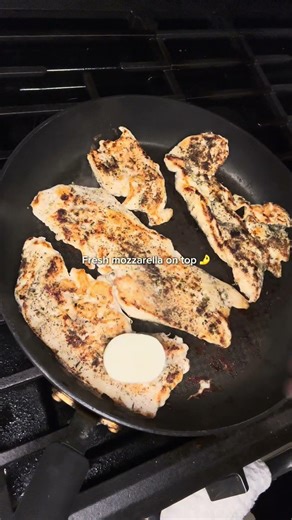Easy Chicken Caprese Recipe That Looks Fancy But Takes 20 Minutes 🤌