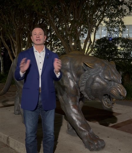 I’m calling on LSU to honor the legacy of Charlie Kirk by putting up a statue of him on campus. There is no better warrior for free speech than Charlie Kirk, and we must continue his legacy on every campus in America. 🇺🇸 | Governor Jeff Landry