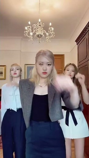 ROSÉ BLACKPINK tik tok Jiggle Jiggle #tiktokjigglerosejennielisa #tiktoklisarosejennie #jigglejigge