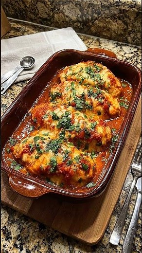 🍗🧀 Cheesy Baked Chicken Parmesan | Juicy Chicken in Rich Marinara Sauce 🔥