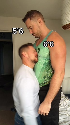 Tall Gay Couple: Hilarious Reactions Await! 🙄😂