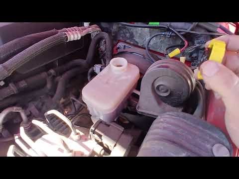 How to Add Brake Fluid in a Jeep Wrangler (2007–2018) | Brake Fluid Reservoir Guide